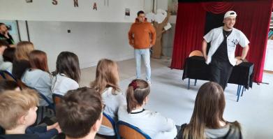 Teatr Kurtyna w szkołach