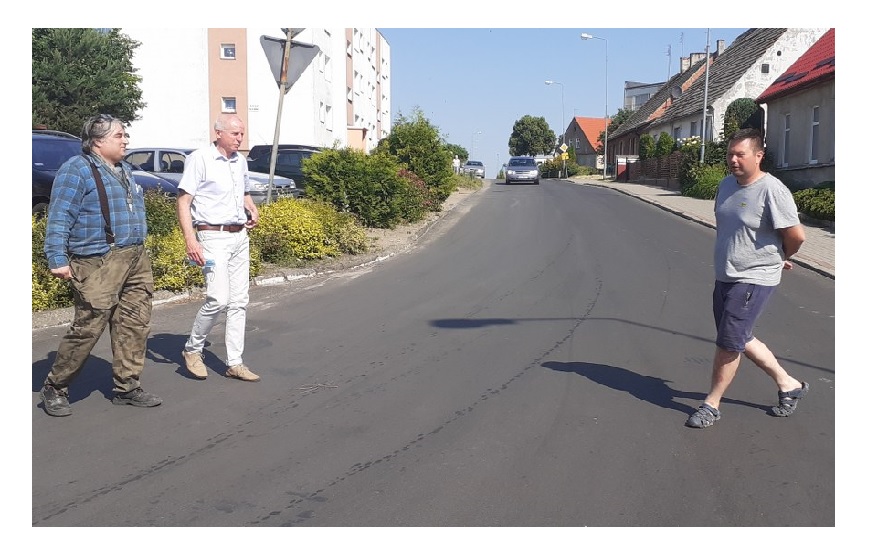 Burmistrz Barwic Mariusz Kieling, Kierownik Budowy Maciej Ziomek oraz Tomasz Lansberg Inspektor Nadzoru