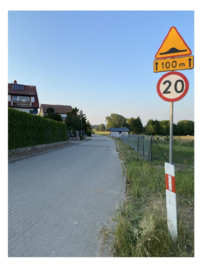Ulica Moniuszki wraz z progiem zwalniającym