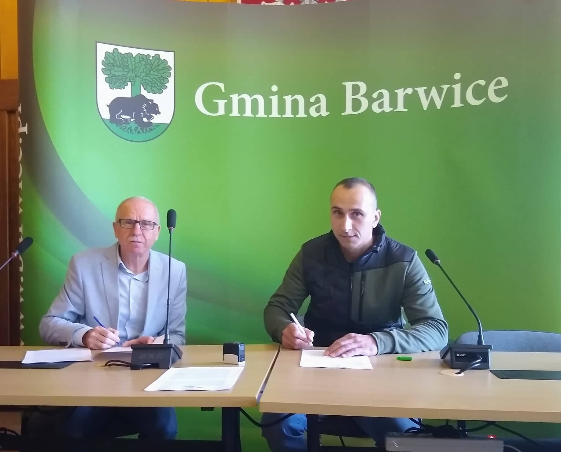 Podpisanie umowy z wykonawcą na realizacje Klubu Seniora