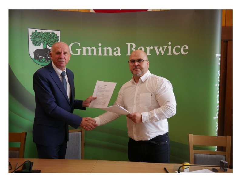 Burmistrz Barwic Mariusz Kieling oraz Pełnomocnik Wykonawcy Przemysław Kowalczyk