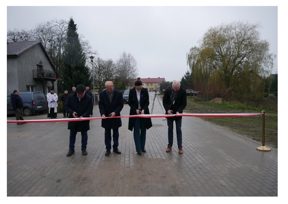 Uroczyste przecięcie wstęgi na Małej i Ogrodowej