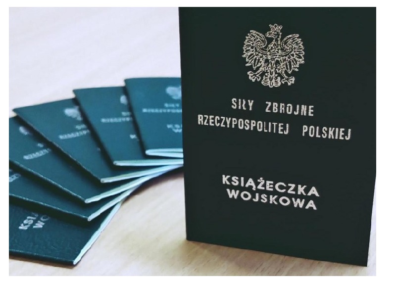 na zdjęciu książeczka wojskowa