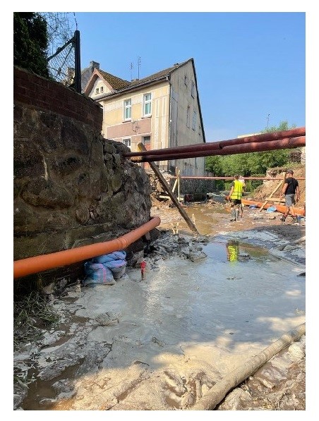 Budowa mostu na rzece Gęsiej w Barwicach