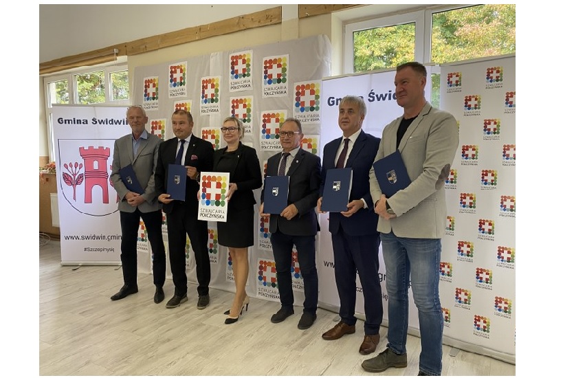 na zdjęciu Burmistrz Złocieńca K. Zacharzewski, Z-ca Burmistrza Barwic Robert Zborowski, Wójt Gminy Świdwin K. Lechocki, Wicemarszałek A. Bańkowska, Burmistrz Połczyna-Zdroju Sebastian Witek, Zastępca Burmistrza Czaplinka Janusz Bartczak