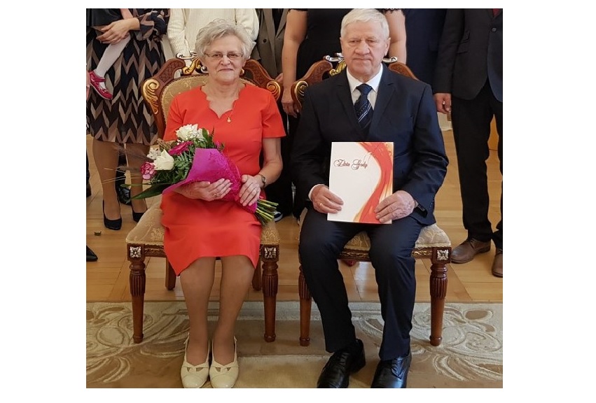na zdjęciu Jubilaci Złotych Godów Stanisława i Michał Sarapuk