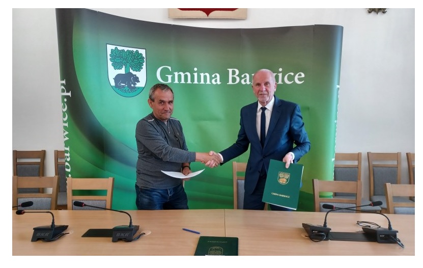na zdjęciu Burmistrz Barwic Mariusz Kieling i Zbigniew Kubaczyk