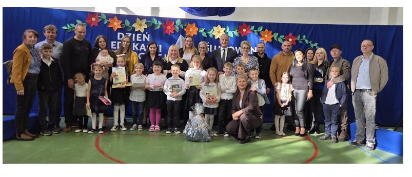 Ślubowanie kl. I i Dzień Edukacji Narodowej w Starym Chwalimiu.