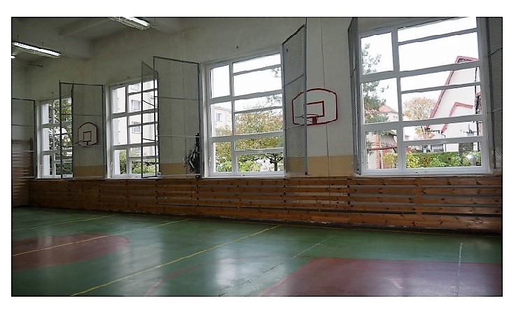sala gimnastyczna na Kościuszki z nowymi oknami
