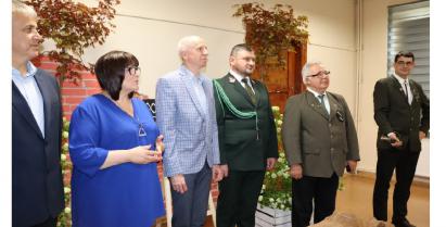 Na zdjęciu od lewej Z ca Burmistrza Barwic, Dyrektor OKiT, Burmistrz Barwic, Michał Wojtyła oraz Mieczysław Skrzypiec i Karol Kroskowski
