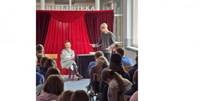 na zdjęciu aktorzy teatru Kurtyna