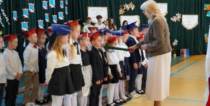 Ślubowanie uczniów klas pierwszych w Szkole Podstawowej w Barwicach