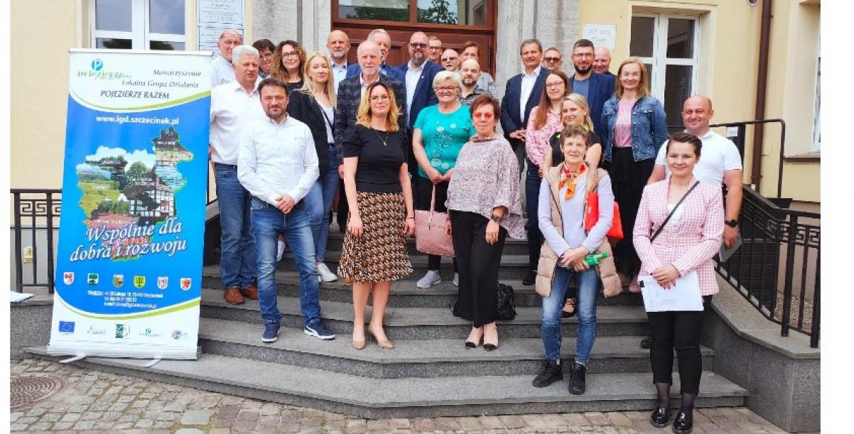 na zdjęciu członkowie Lokalnej Grupy Działania