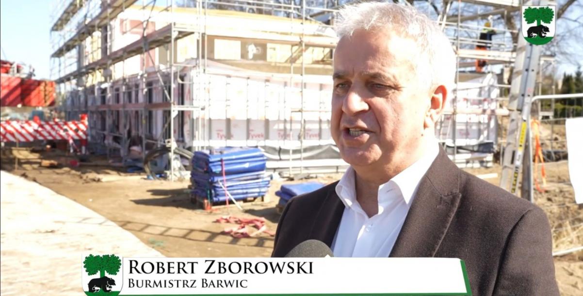 na zdjęciu Burmistrz Barwic Robert Zborowski