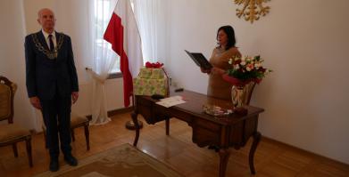 Burmistrz i Kieorwnik USC w trakcie ceremonii jubileuszu w Barwickim USC