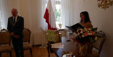 Burmistrz i Kieorwnik USC w trakcie ceremonii jubileuszu w Barwickim USC