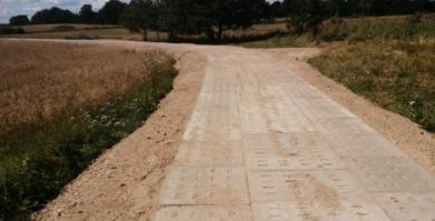 Droga z płyt jumbo do miejscowości Smuga