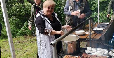 Członkowie koła Lin 11 w trakcie zawodów wędkarskich 