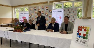 na zdjęciu Z-ca Burmistrza Barwic Robert Zborowski, Burmistrz Złocieńca K. Zacharzewski, Wójt Gminy Świdwin K. Lechocki, Wicemarszałek A. Bańkowska, Burmistrz Połczyna zdroju S. Witek, Z-ca Burmistrza Czaplinka J. Bartczak