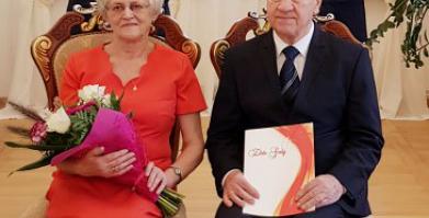 na zdjęciu Państwo Sarapuk z synami