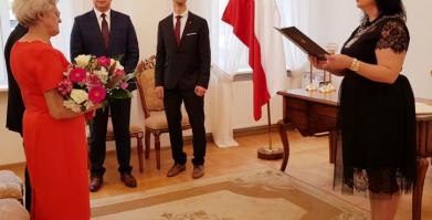 na zdjęciu Państwo Sarapuk,  Z-ca Burmistrza Barwic Robert Zborowski, Kierownik Urzedu Stanu Cywilnego Renata Trembowelska i Przewodniczący Rady Miejskiej Piotr Małek