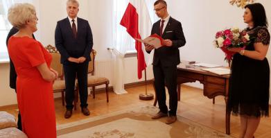 na zdjęciu Państwo Sarapuk,  Z-ca Burmistrza Barwic Robert Zborowski, Kierownik Urzedu Stanu Cywilnego Renata Trembowelska i Przewodniczący Rady Miejskiej Piotr Małek