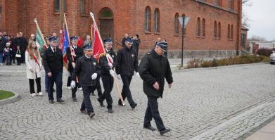 na zdjęciu poczty sztandarowe Ochotniczych Straży Pożarnych oraz poczet sztandarowy SP Barwice
