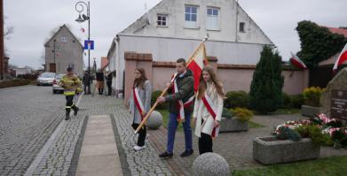 na zdjęciu poczet sztandarowy SP Barwice