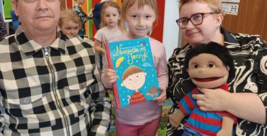 spotkanie autorów książek z dziećmi w przedszkolu Happy Land