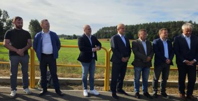 zdjęcie z otwarcia ścieżki rowerowej