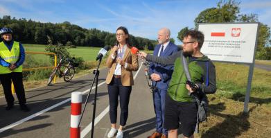 zdjęcie z otwarcia ścieżki rowerowej