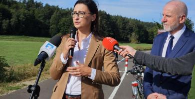 zdjęcie z otwarcia ścieżki rowerowej