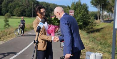 zdjęcie z otwarcia ścieżki rowerowej