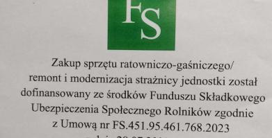 na zdjęciu tabliczka informująca o dotacji dla OSP Barwice z Funduszu Składkowego Ubezpieczenia Społecznego Rolników