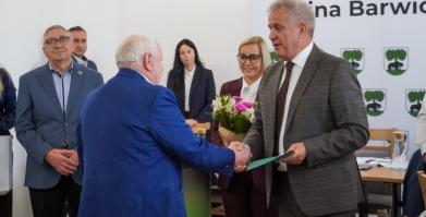 Podziękowania i gratulacje dla sołtysów podczas XXIV sesji Rady Miejskiej w Barwicach