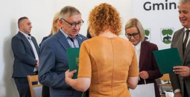 Podziękowania i gratulacje dla sołtysów podczas XXIV sesji Rady Miejskiej w Barwicach