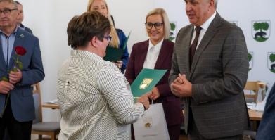 Podziękowania i gratulacje dla sołtysów podczas XXIV sesji Rady Miejskiej w Barwicach