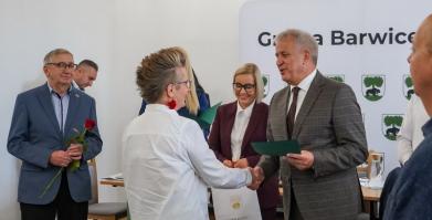 Podziękowania i gratulacje dla sołtysów podczas XXIV sesji Rady Miejskiej w Barwicach