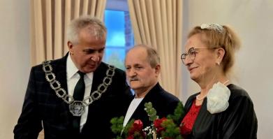 Teresa i Rajmund Kaczmarkowie ze Starego Grabiąża - Złote Gody