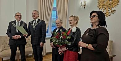 Teresa i Rajmund Kaczmarkowie ze Starego Grabiąża - Złote Gody