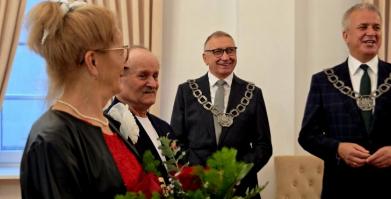 Teresa i Rajmund Kaczmarkowie ze Starego Grabiąża - Złote Gody