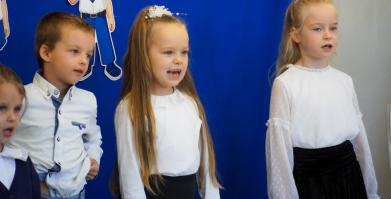 Pasowanie przedszkolaków w Szkole Podstawowej w Starym Chwalimiu