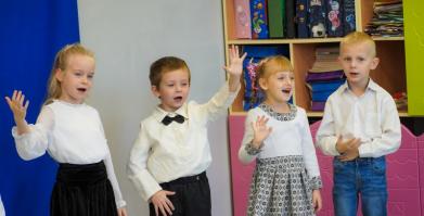 Pasowanie przedszkolaków w Szkole Podstawowej w Starym Chwalimiu