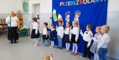 Pasowanie przedszkolaków w Szkole Podstawowej w Starym Chwalimiu