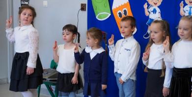 Pasowanie przedszkolaków w Szkole Podstawowej w Starym Chwalimiu