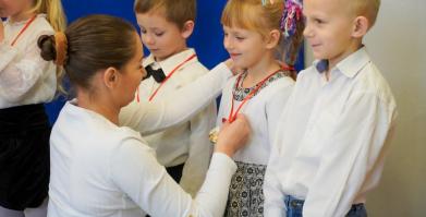 Pasowanie przedszkolaków w Szkole Podstawowej w Starym Chwalimiu