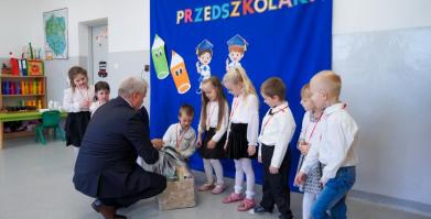 Pasowanie przedszkolaków w Szkole Podstawowej w Starym Chwalimiu