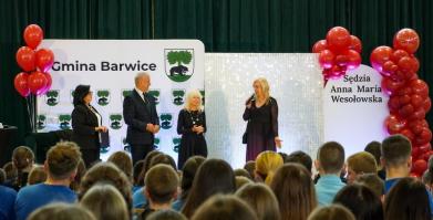 Spotkanie z sędzią Anną Marią Wesołowską w Barwicach i Starym Chwalimiu