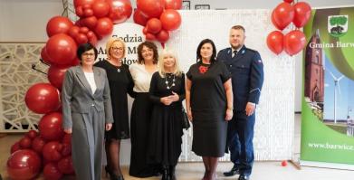 Szkolenie służb pomocowych z udziałem sędzi Anny Marii Wesołowskiej w Dworze Pomorskim w Luboradzy