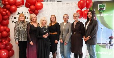 Szkolenie służb pomocowych z udziałem sędzi Anny Marii Wesołowskiej w Dworze Pomorskim w Luboradzy